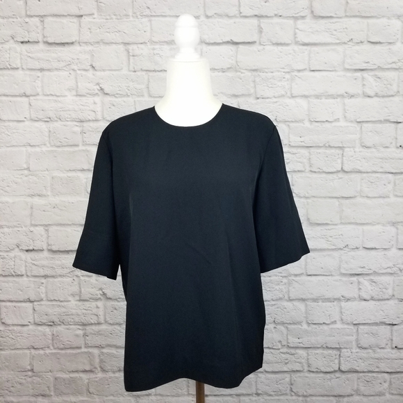 Everlane Tops - Everlane GoWeave black short sleeve zipper top